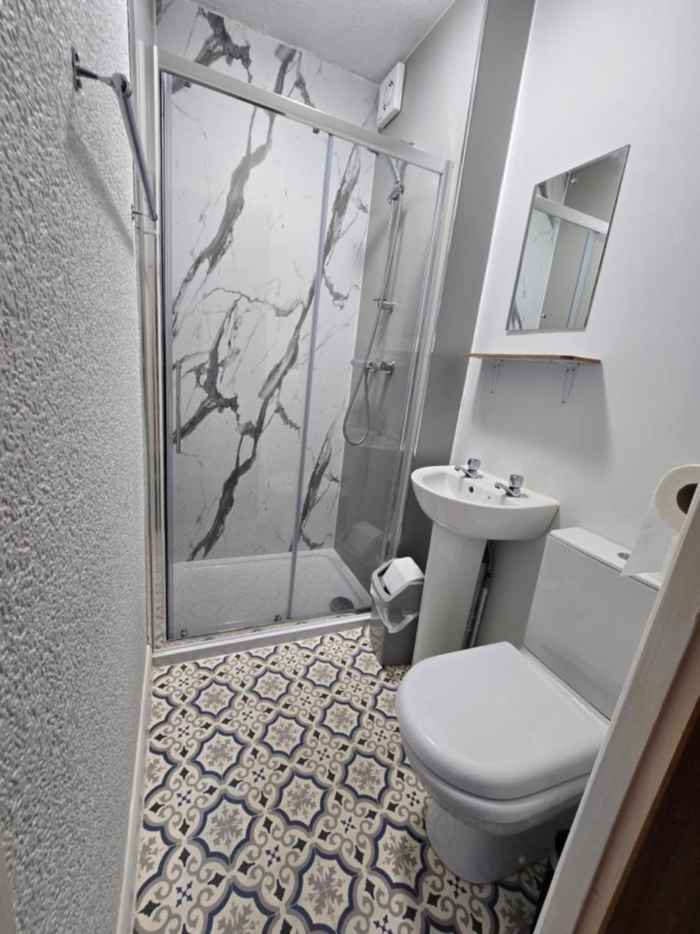 Room image 3
