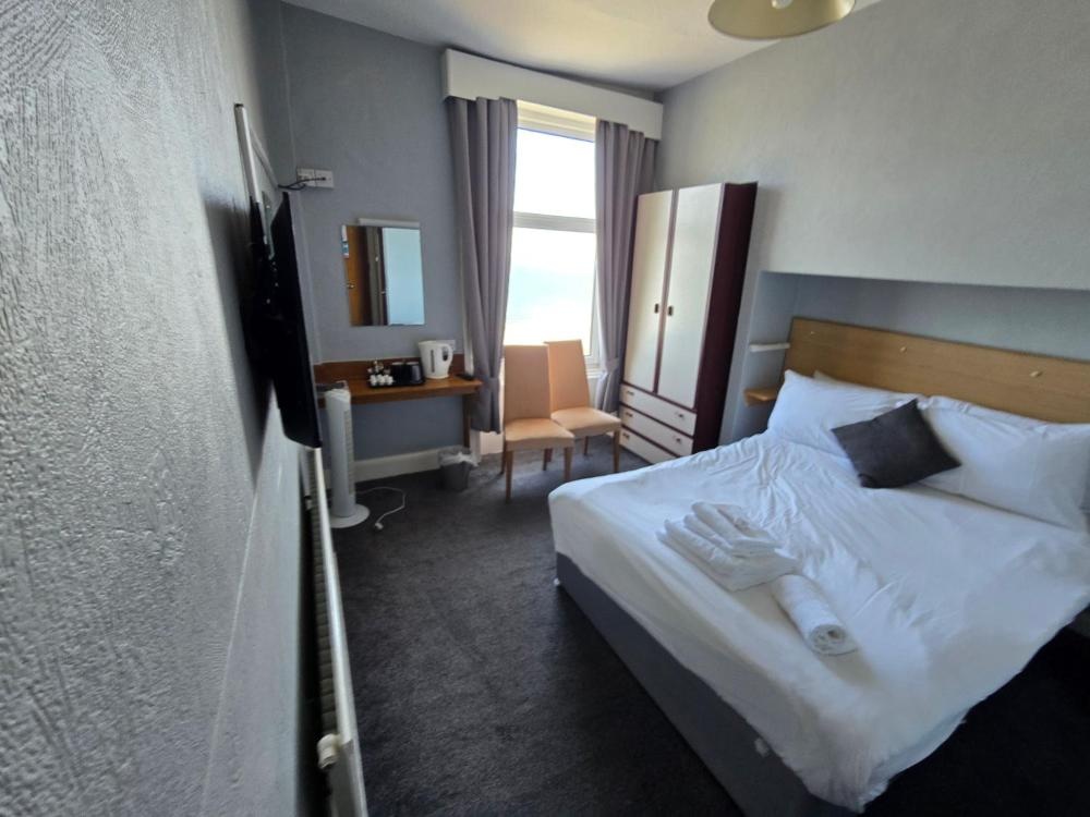 Room image 2