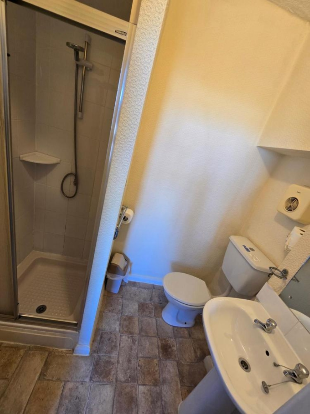 Room image 3