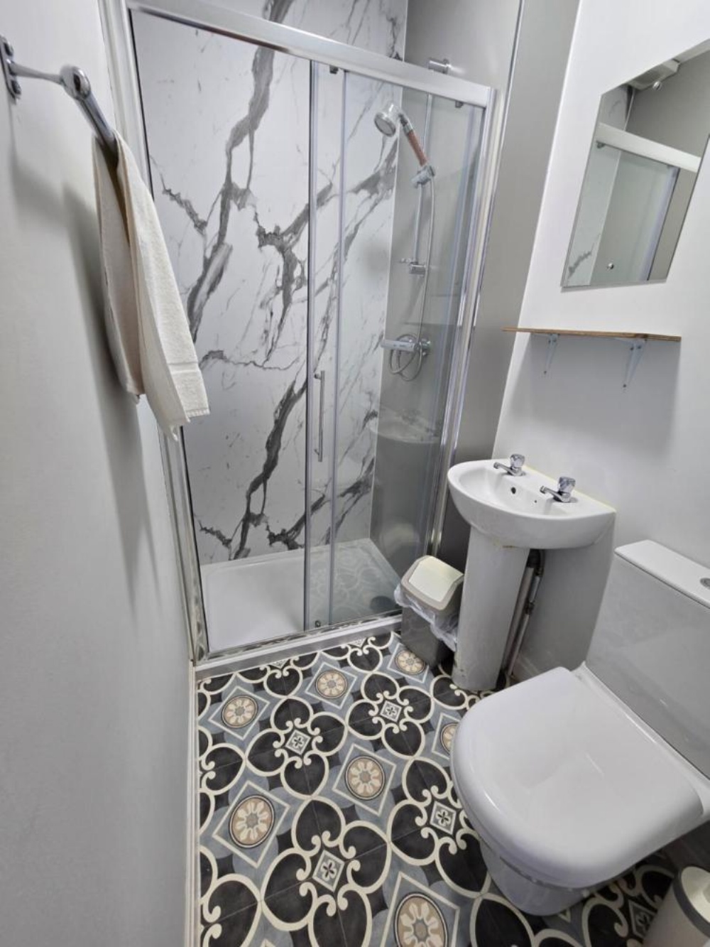 Room image 3