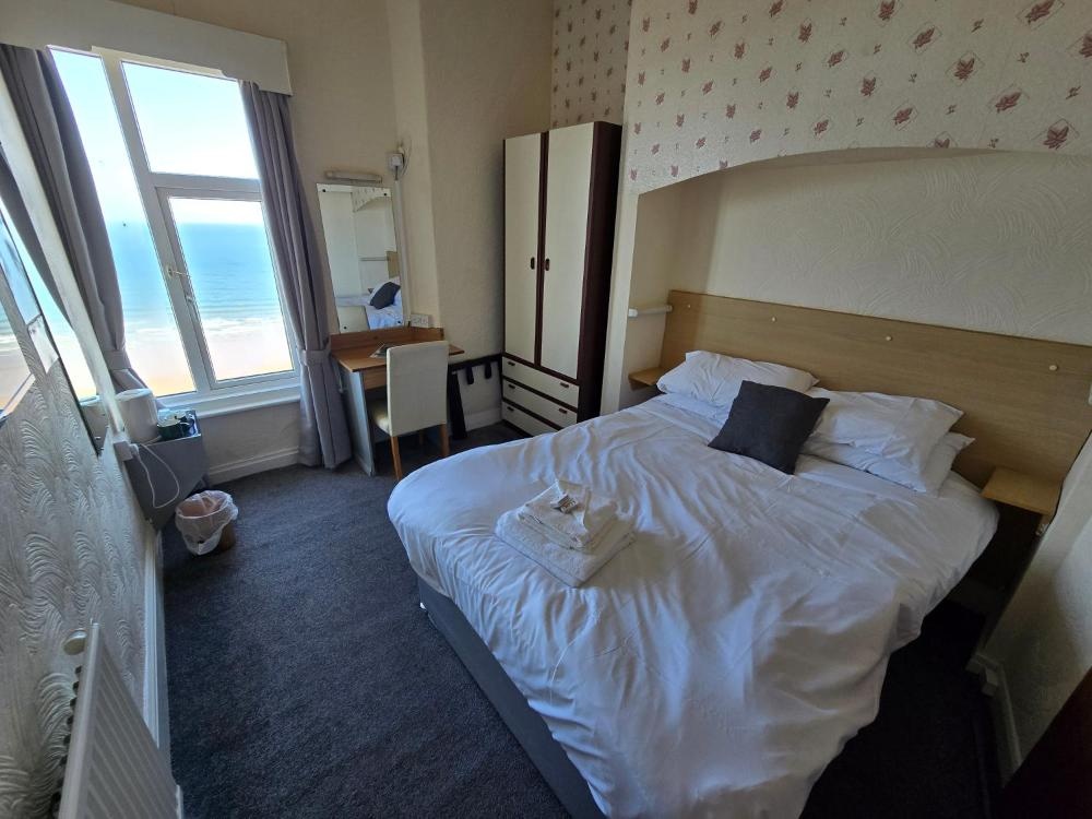 Room image 2