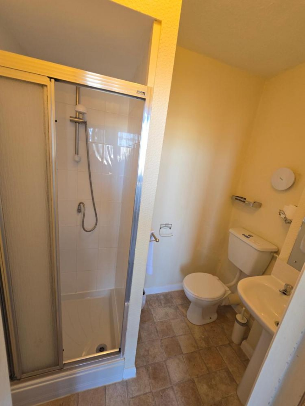 Room image 4